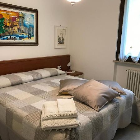 Casa Mary Due - Trilocale Con Giardino Privato A Due Passi Dal Lago Sirmione Kültér fotó