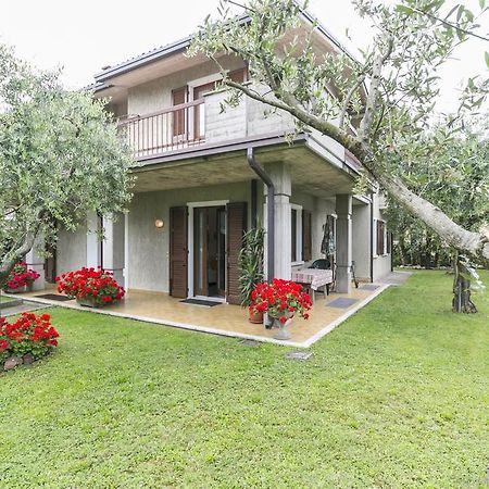 Casa Mary Due - Trilocale Con Giardino Privato A Due Passi Dal Lago Sirmione Kültér fotó
