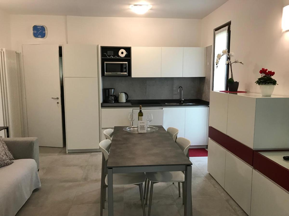 Casa Mary Due - Trilocale Con Giardino Privato A Due Passi Dal Lago Sirmione Kültér fotó