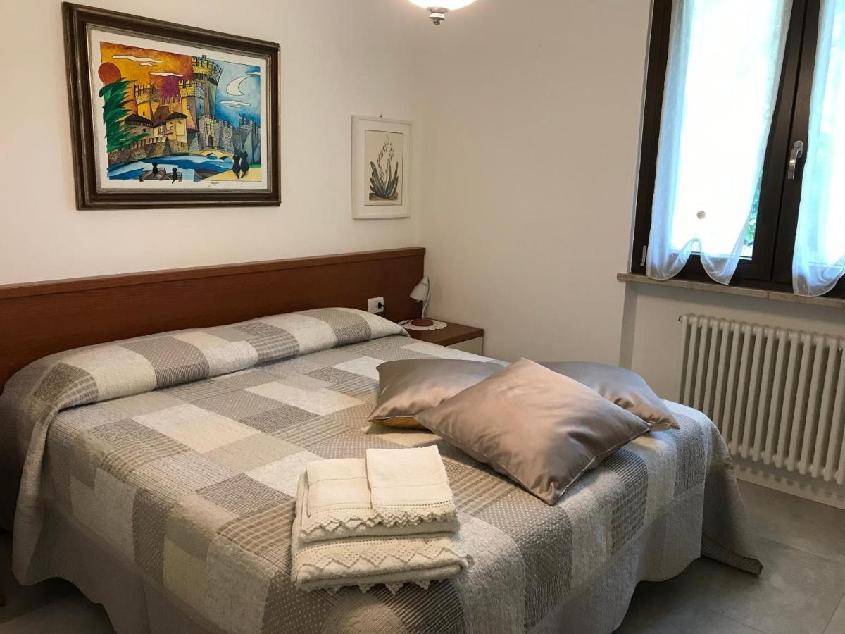 Casa Mary Due - Trilocale Con Giardino Privato A Due Passi Dal Lago Sirmione Kültér fotó
