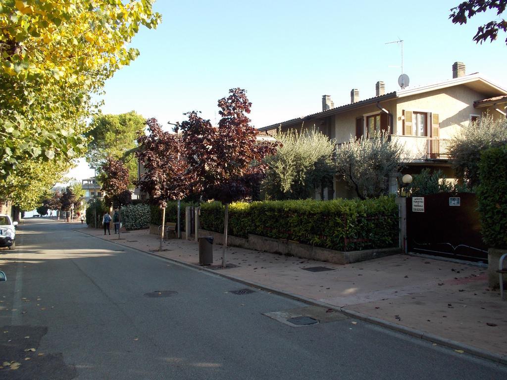 Casa Mary Due - Trilocale Con Giardino Privato A Due Passi Dal Lago Sirmione Kültér fotó