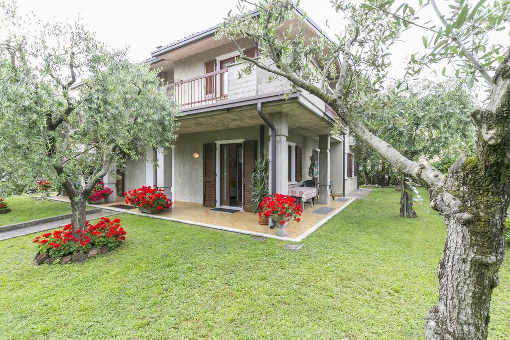 Casa Mary Due - Trilocale Con Giardino Privato A Due Passi Dal Lago Sirmione Kültér fotó