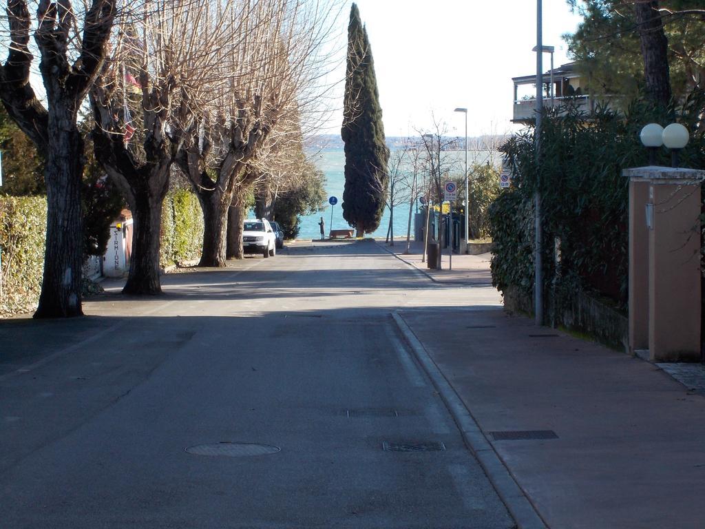 Casa Mary Due - Trilocale Con Giardino Privato A Due Passi Dal Lago Sirmione Kültér fotó