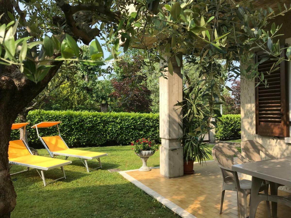 Casa Mary Due - Trilocale Con Giardino Privato A Due Passi Dal Lago Sirmione Kültér fotó
