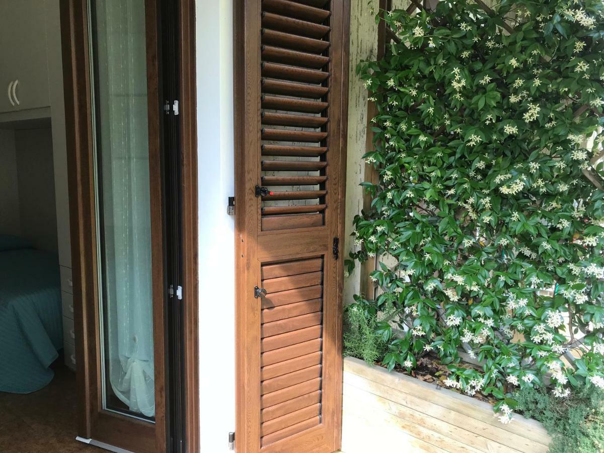 Casa Mary Due - Trilocale Con Giardino Privato A Due Passi Dal Lago Sirmione Kültér fotó