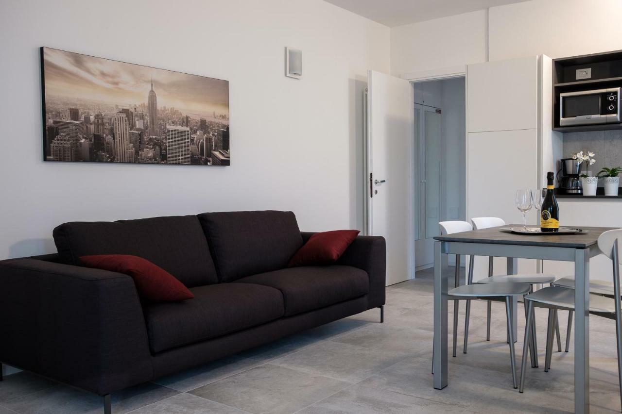 Casa Mary Due - Trilocale Con Giardino Privato A Due Passi Dal Lago Sirmione Kültér fotó