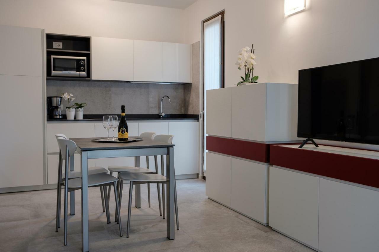 Casa Mary Due - Trilocale Con Giardino Privato A Due Passi Dal Lago Sirmione Kültér fotó