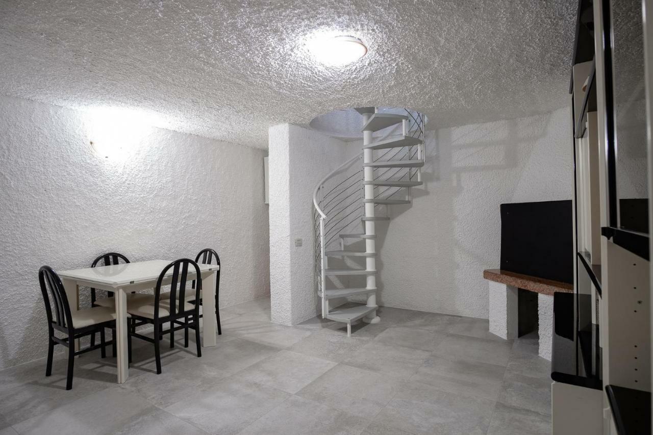Casa Mary Due - Trilocale Con Giardino Privato A Due Passi Dal Lago Sirmione Kültér fotó