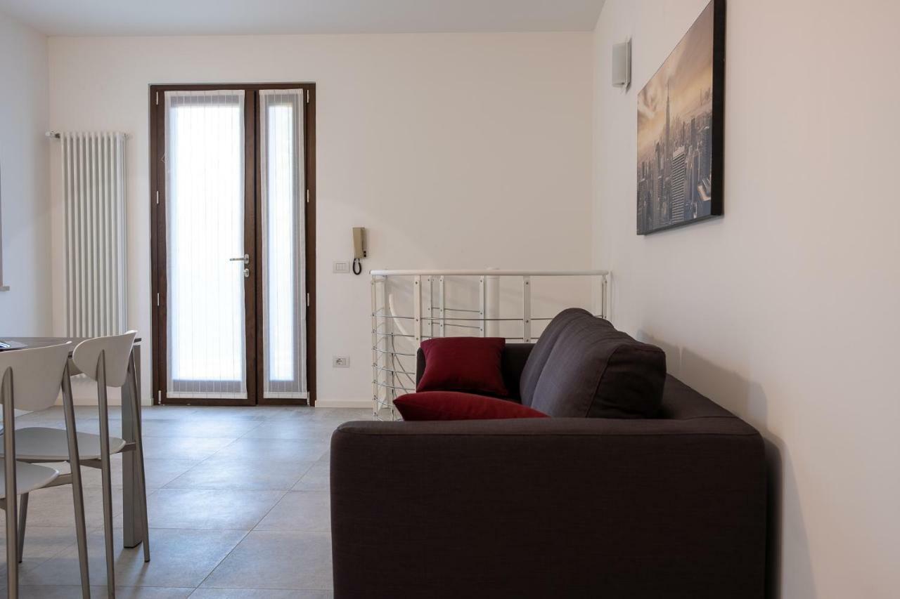 Casa Mary Due - Trilocale Con Giardino Privato A Due Passi Dal Lago Sirmione Kültér fotó